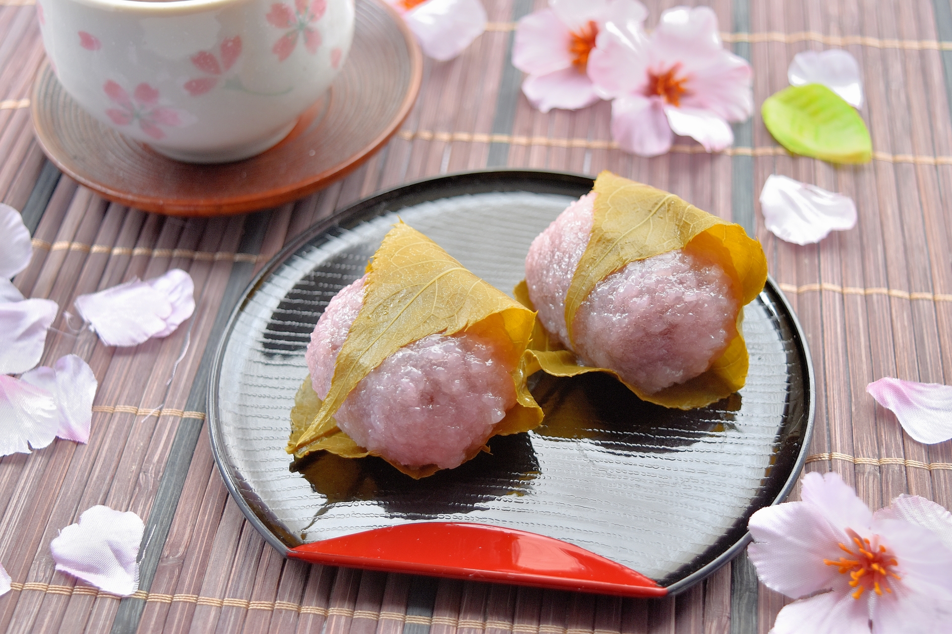 春に食べたくなる桜餅の種類とは？葉っぱは食べられる？