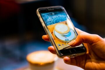 写真を撮る手元