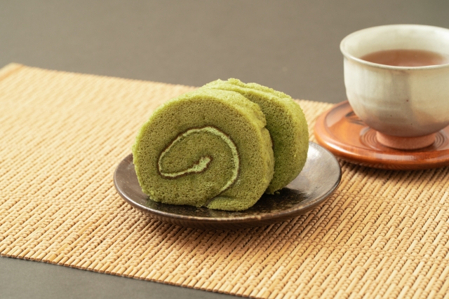 抹茶ロールケーキ