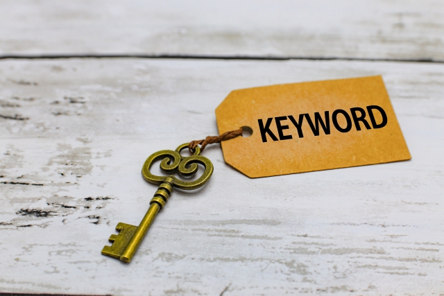 KEYWORDというメモが付けられた鍵