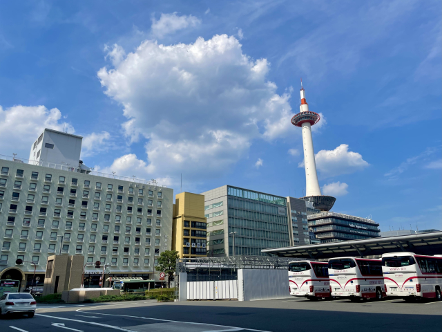 京都駅と京都タワー